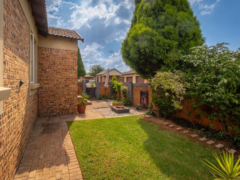 3 Bed 2 Bath Simplex To Let in Honeydew Manor Available 1 June 2026 - Photo 4