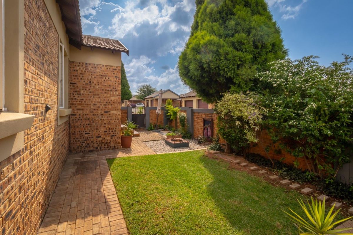 3 Bed 2 Bath Simplex To Let in Honeydew Manor Available 1 June 2026 - Photo 4