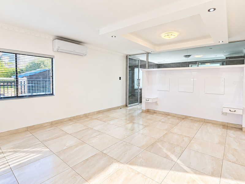 🏡 **SUPER MODERN FAMILY HOME FOR SALE | ELISENHEIM** - Photo 8