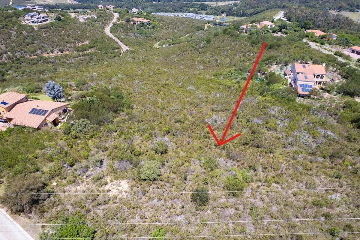 Tranquil Living with Breathtaking Views - Photo 3