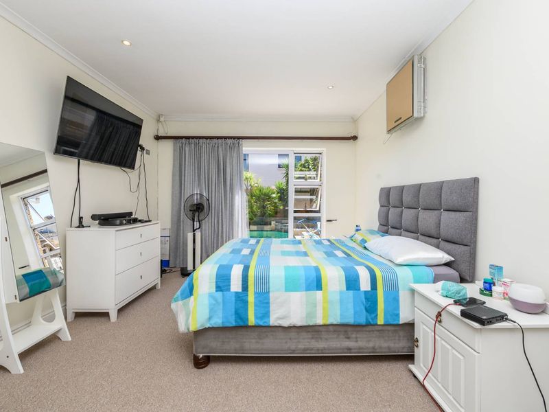 Exquisite Summerstrand Home - Photo 9