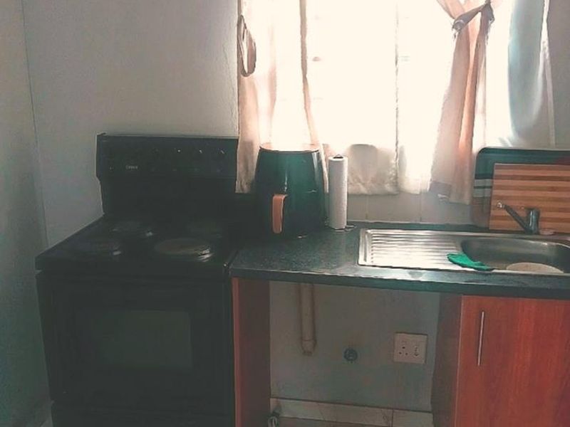 EXCLUSIVE | MODERN LUXURY WITH BIOMETRIC SECURITY – ACT FAST This is not just a home — it is a statement of secure, modern living in the heart of Dawn Park. - Photo 6