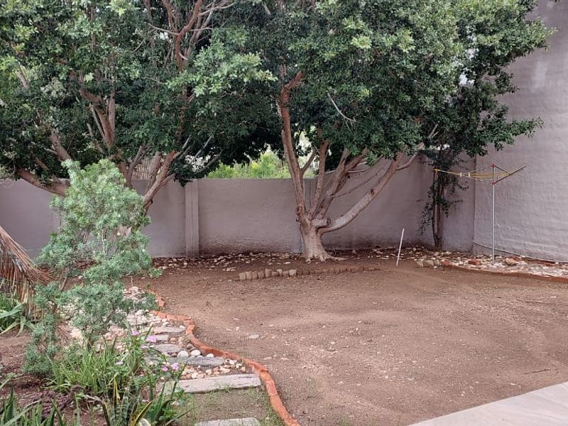 Spacious and secure Townhouse in Eros Park - Photo 9