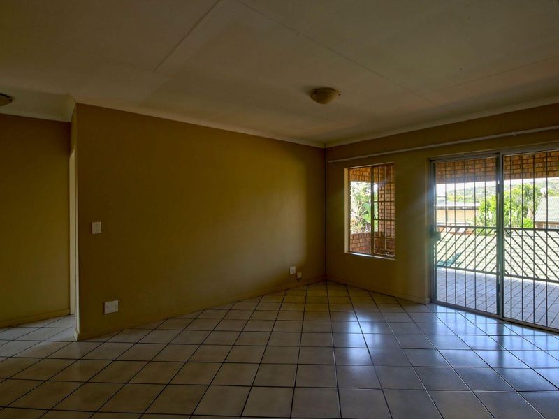 First-floor, 2 bed 1 bath unit in Faerie Glen - Photo 2