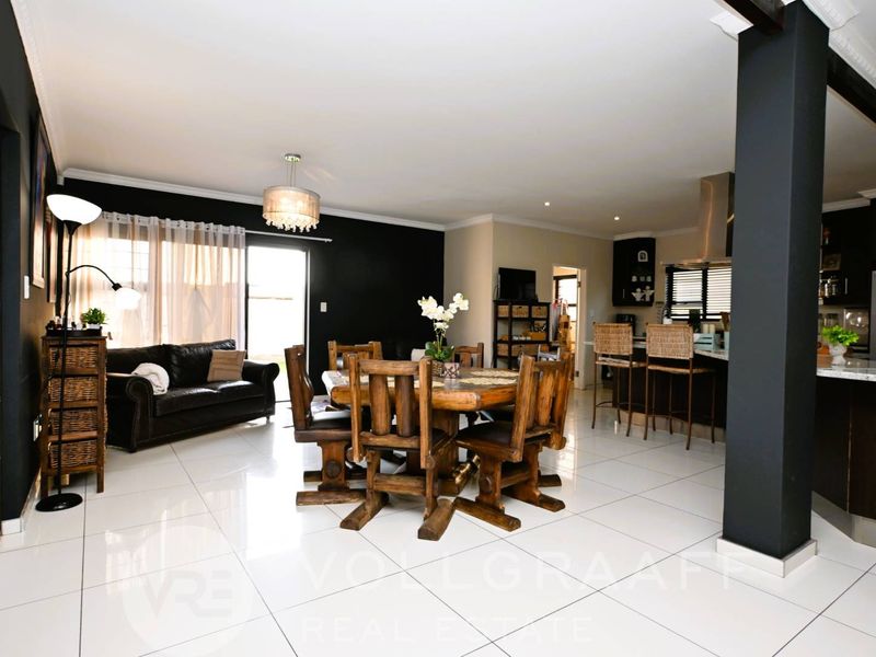 Four Bedroom Double-Storey House for Sale in Swakopmund Ext 15 - Photo 8