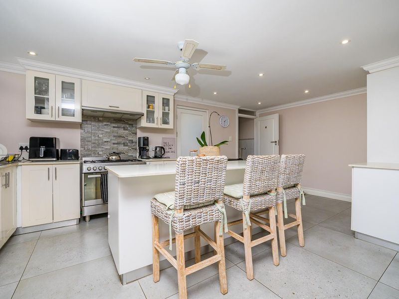 Hendra Estates -NEW ON THE MARKET! Stunning, Pet-Friendly Townhouse For Sale In Prime Umhlanga - Photo 6