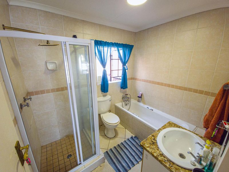 2 Bedroom Townhouse Available in Mooikloof Ridge - Photo 7