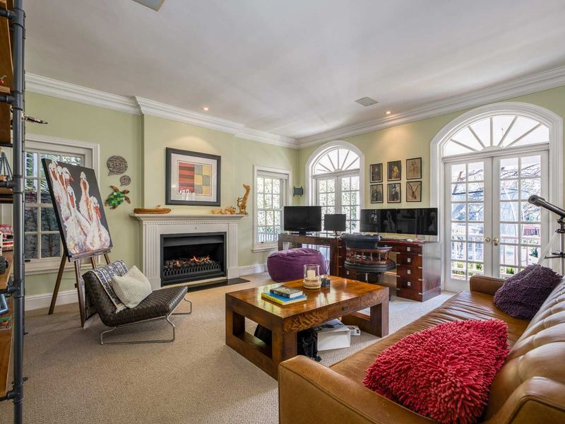 CHARACTER 5 BEDROOM HOME IN FOURWAYS GARDENS - Photo 10