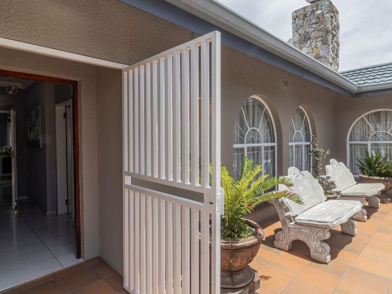 5 Bedroom House for Sale in Glenvista - Photo 8