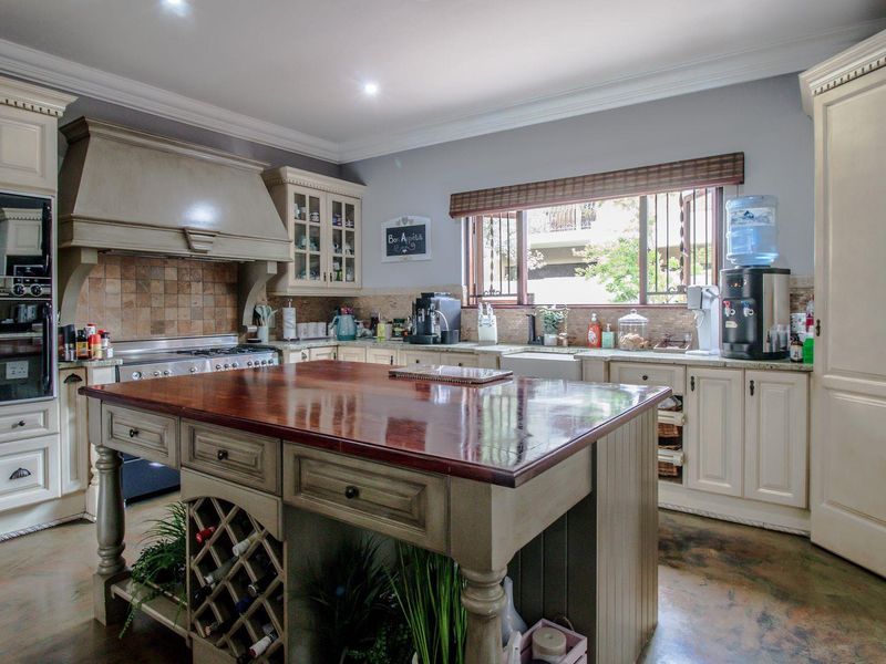 Gorgeous 3 Bedroom Home in Montebello Complex in Estate In Lakefield - Photo 7