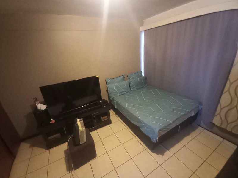 Your Perfect Haven: 2 Bedrooms, Cozy Living Space, Modern Kitchen, and Secure Comfort - Photo 7