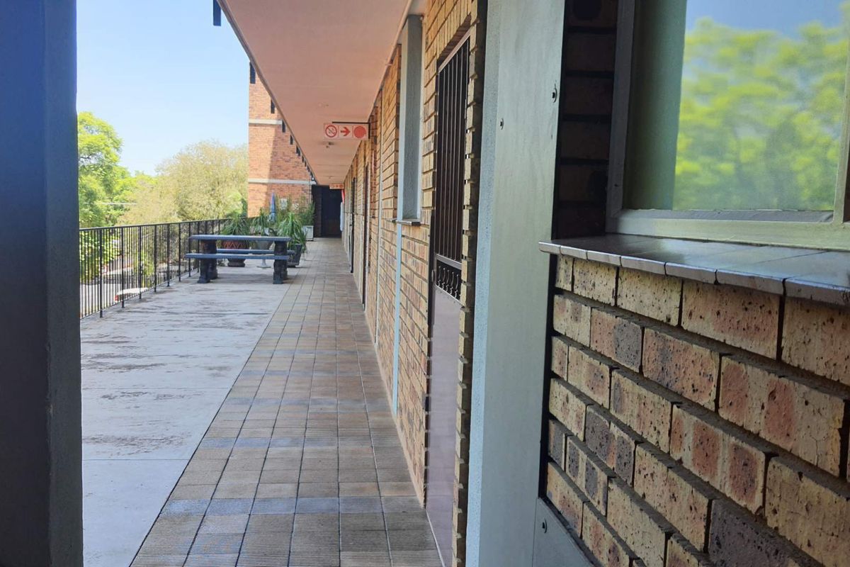 **A Rare Opportunity: Spacious 2.5 Bedroom Apartment in Wonderboom South** - Photo 3