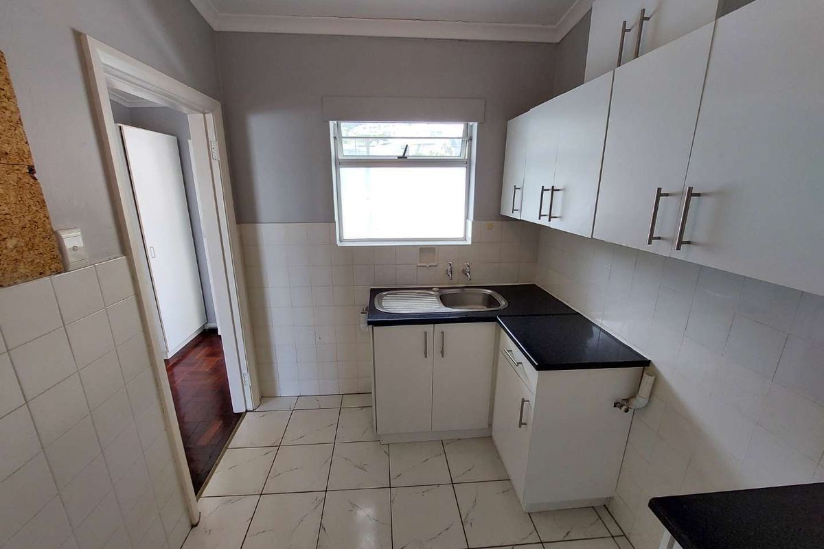 Top Floor Corner Unfurnished One-Bedroom Apartment To Let in Camps Bay! - Photo 5