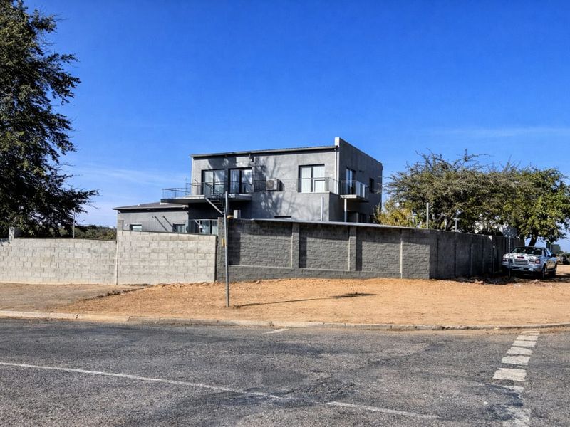 UPMARKET PROPERTY FOR SALE | EROS PARK, WINDHOEK FOR SALE - Photo 2