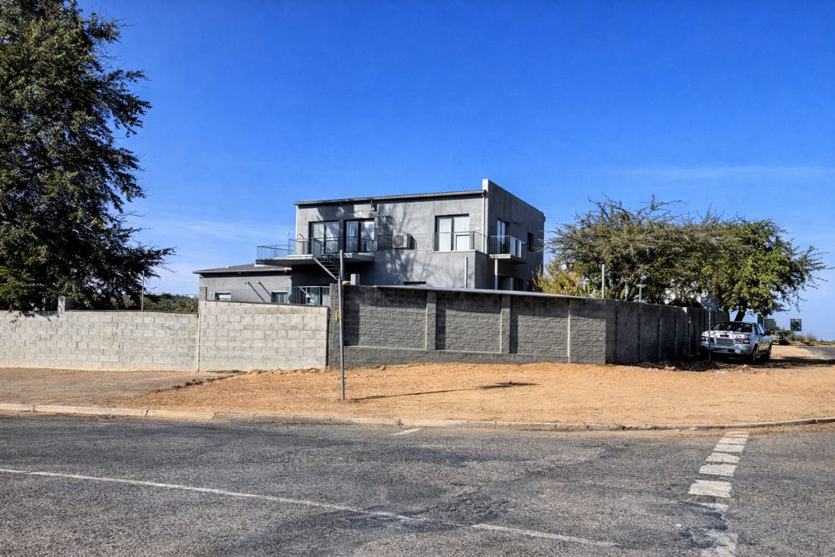 UPMARKET PROPERTY FOR SALE | EROS PARK, WINDHOEK FOR SALE - Photo 2