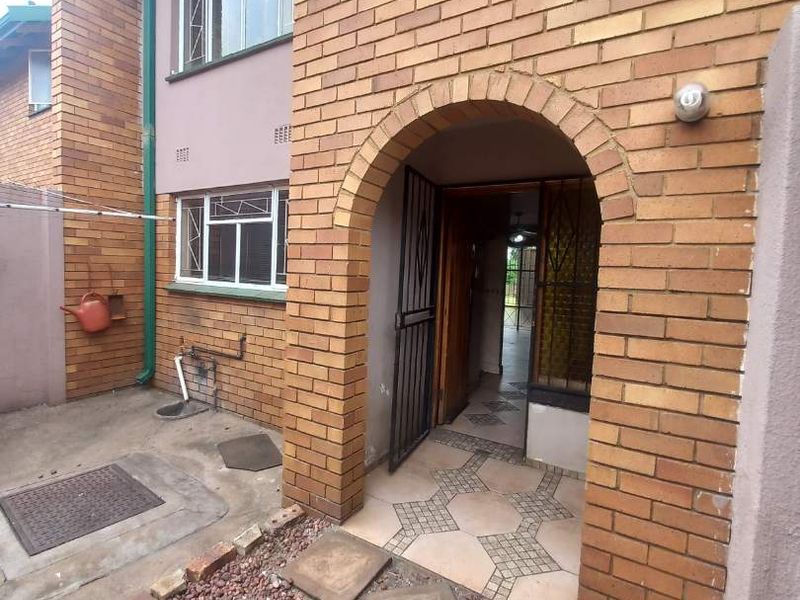 Charming 2 Bedroom Flat - Photo 1