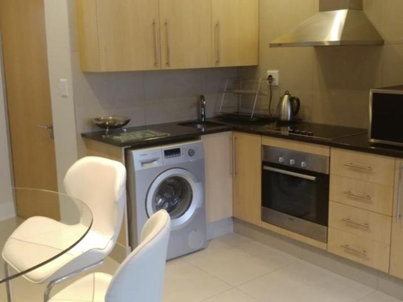 A LOVELY ONE BEDROOM FURNISHED GARDEN APARTMENT - Photo 5