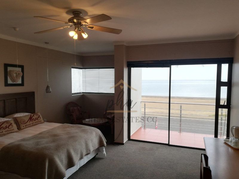 Expansive 9 bedr home with full Lagoon view with Guesthouse potential for sale in Walvis Bay for N$12 550 000.00 - Photo 9