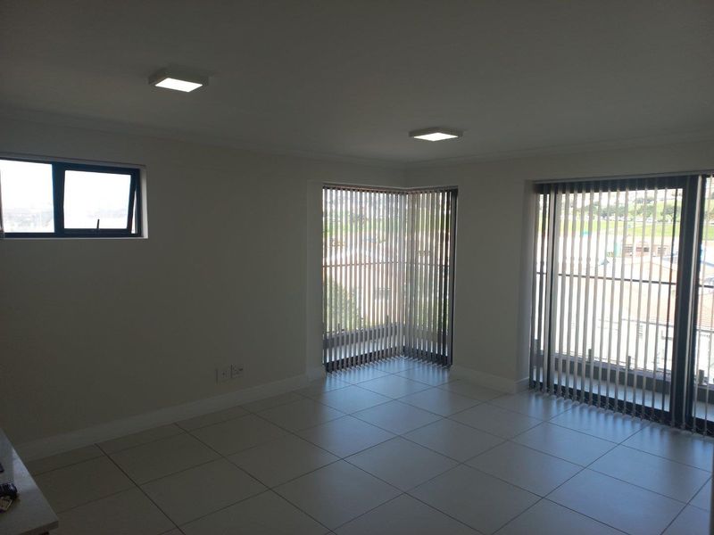 Comfortable and spacious lock-up-and-go ideal for a young professional - Photo 3