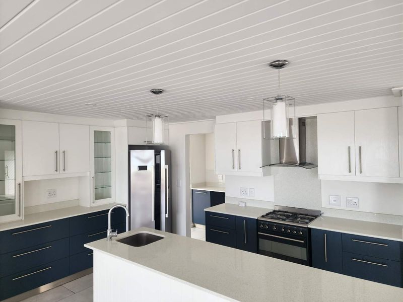 **Modern Coastal Retreat with Unparalleled Sea Views** - Photo 5