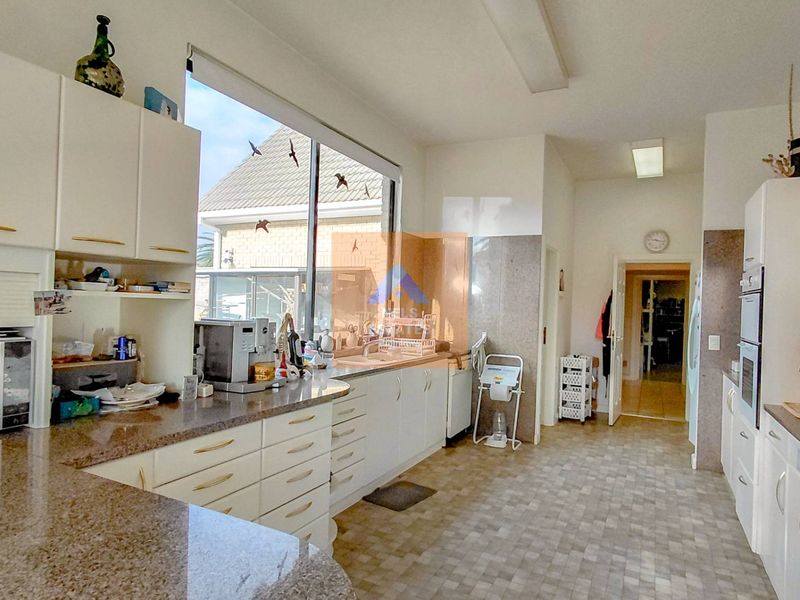 Luxurious Mansion For Sale in Kramersdorf, Swakopmund - Photo 10