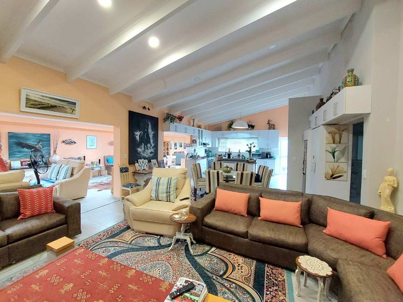 Spacious Family Home with Separate Flat - Photo 8