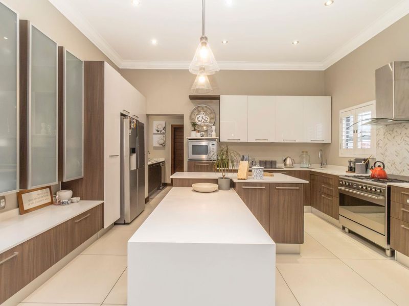 Where timeless design meets family living - Photo 9