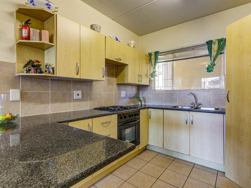 SUNNY AND SECURE GROUND FLOOR UNIT IN FAIRVIEW - Photo 8