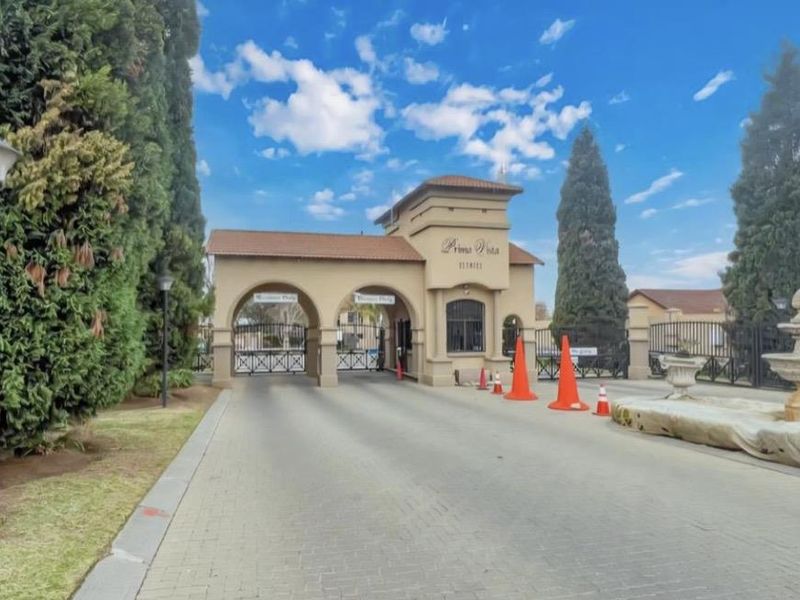 3 Bedroom Family Home in Prima Vista Estate, Mulbarton - Photo 2