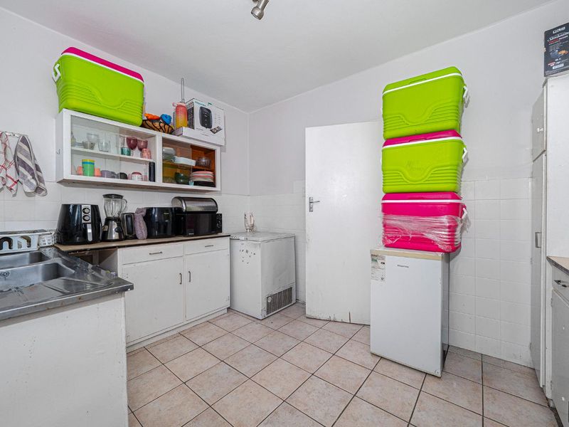 A Generous Space Ready for Your Personal Touch - Photo 9