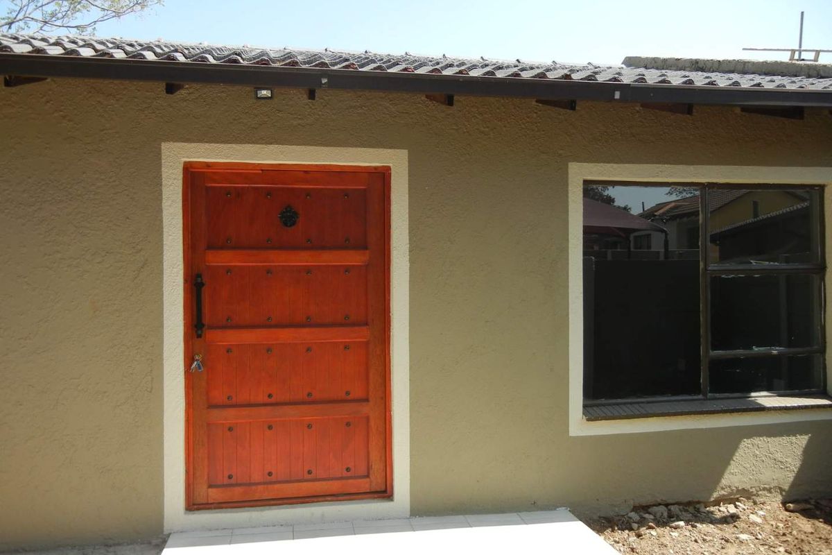Two bedroom Cottage in Brackendowns - No Pets allowed - Photo 2