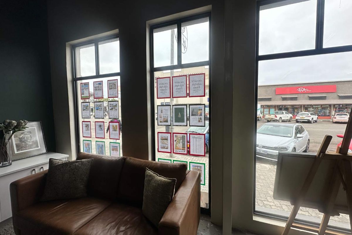 Commercial Retail Shop & Offices - TO LET in Swakopmund - Photo 4