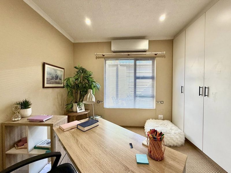 4 Bedroom House FOR SALE in Windhoek Country Club Estate - Photo 9