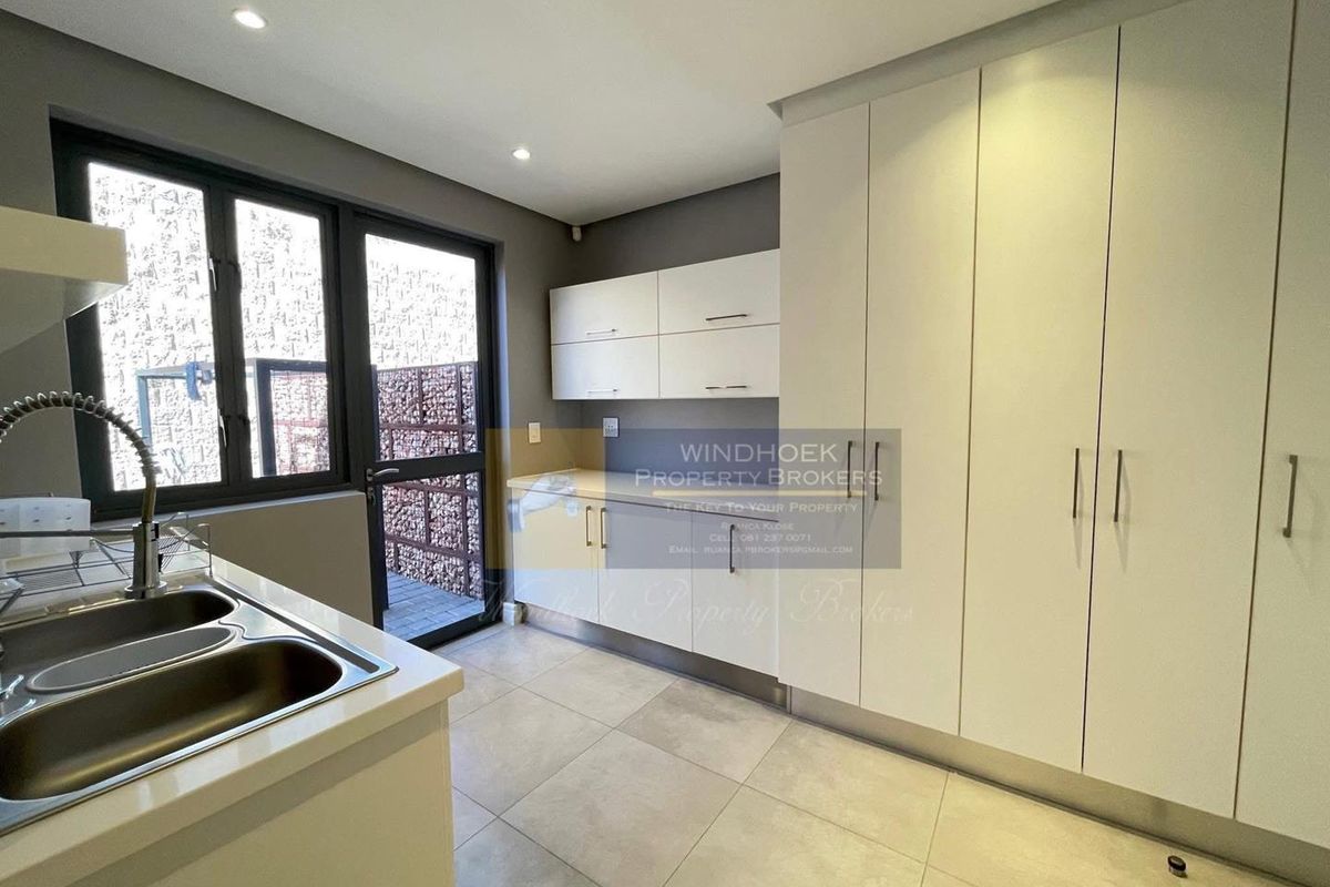 Upmarket FULLY FURNISH villa to Rent - Photo 3