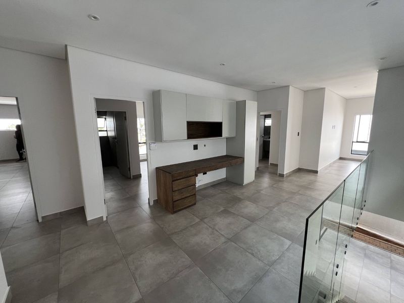 Modern 4-Bedroom Townhouse in Hyde Park | Luxury Living in a Prime Sandton - Photo 10