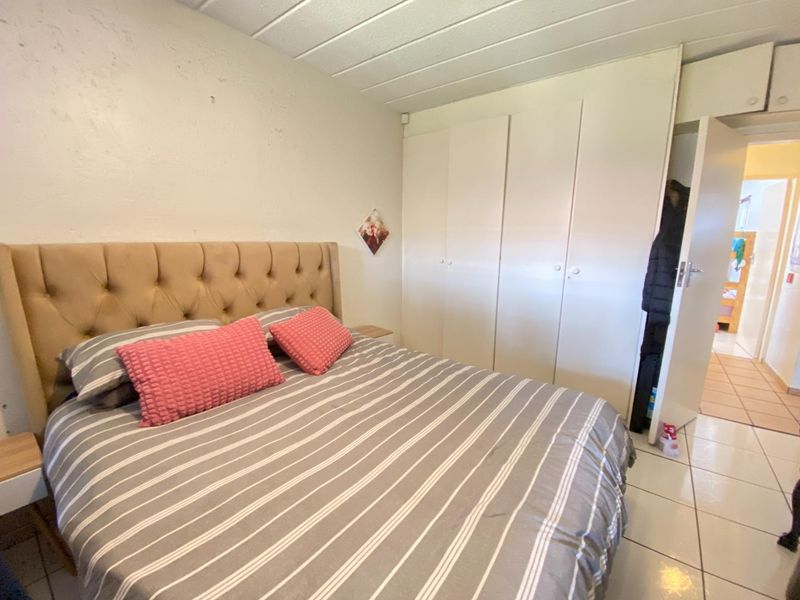 Ground Floor Corner Unit With Spacious Garden - Photo 9