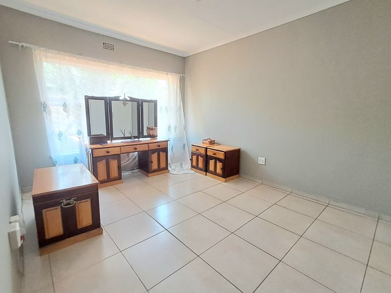 Newly Renovated 3-Bedroom Home with Flatlet & Entertainment Area - Photo 2