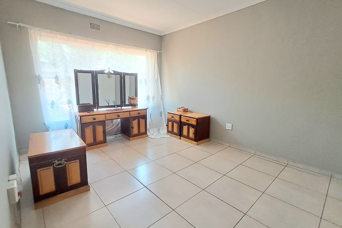 Newly Renovated 3-Bedroom Home with Flatlet & Entertainment Area - Photo 2