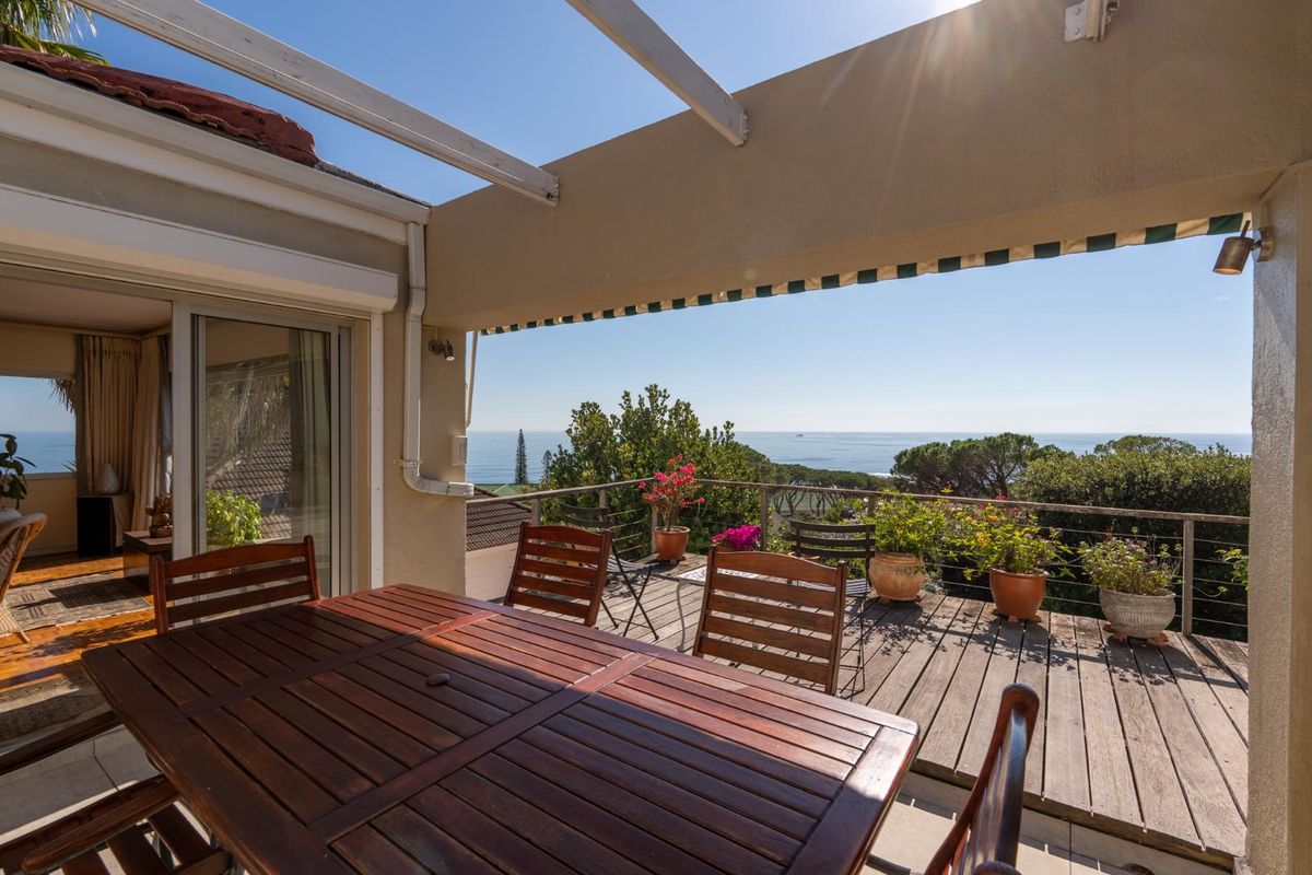 A Camps Bay home with seamless views to add your own touch to - Photo 3