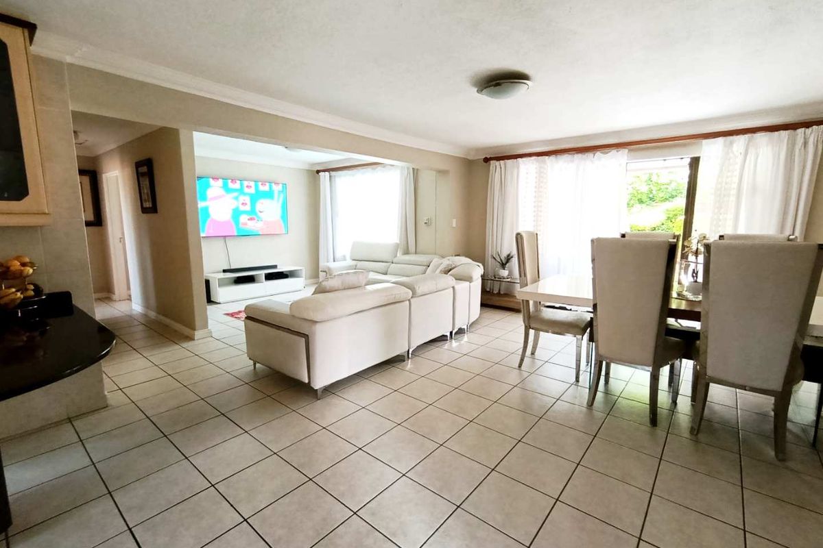 Magnificent three bedroom pet friendly family home - Photo 3