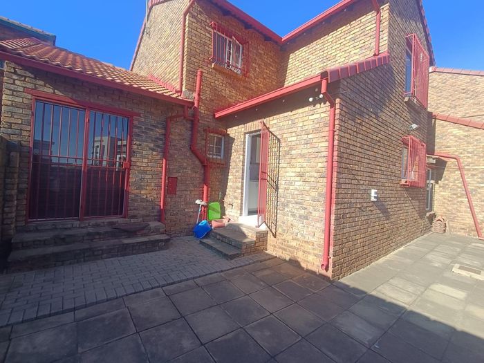Property #2419602, House Pending Sale in Die Hoewes