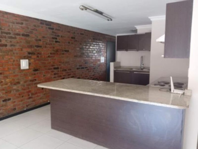 Stylish 2 Bedroom, 2 Bathroom Apartment with Balcony - Photo 8