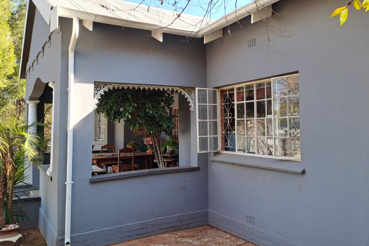 A home with endless potential in Westdene, Bloemfontein - Photo 3