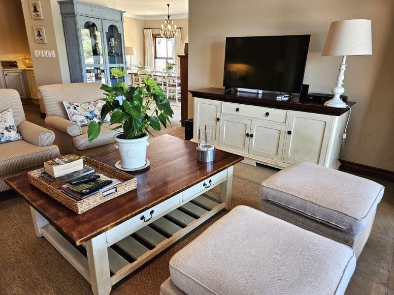 5 Bedroom Home in Estate D'Afrique - Photo 10