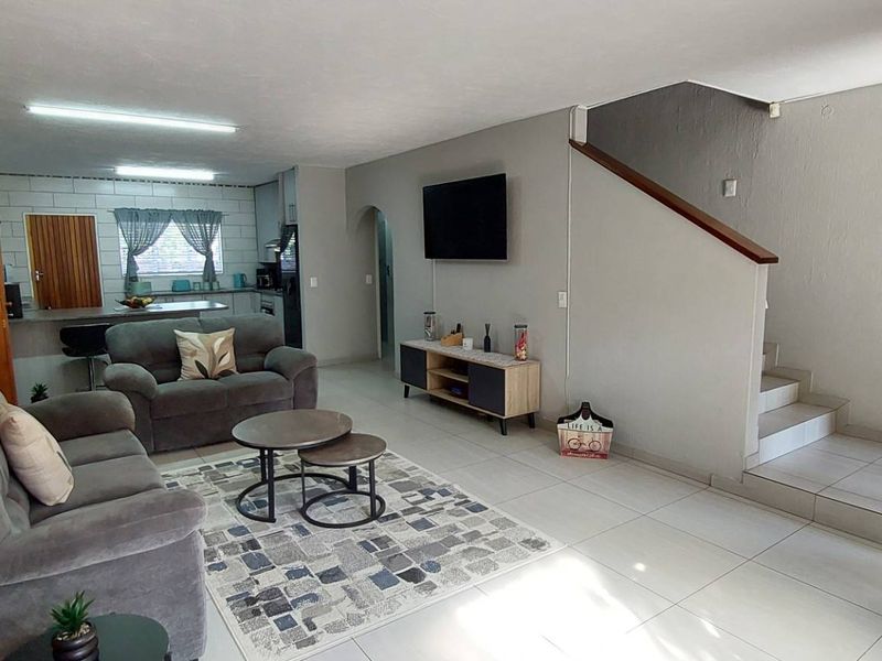 Modern Duplex with Patio & Pet Friendly Private Garden - Photo 2