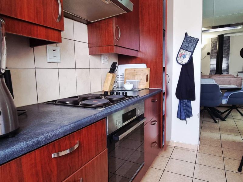 Cimbebasia 4 bedroom house - Photo 3