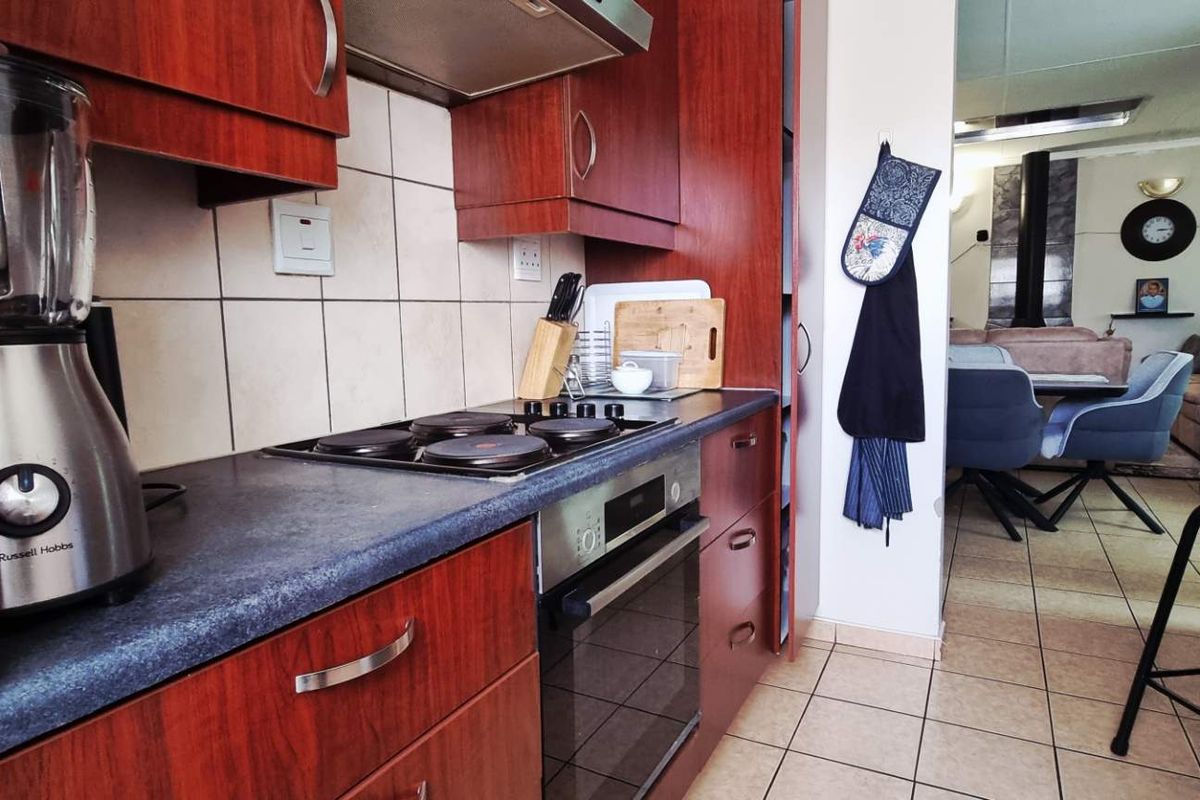 Cimbebasia 4 bedroom house - Photo 3