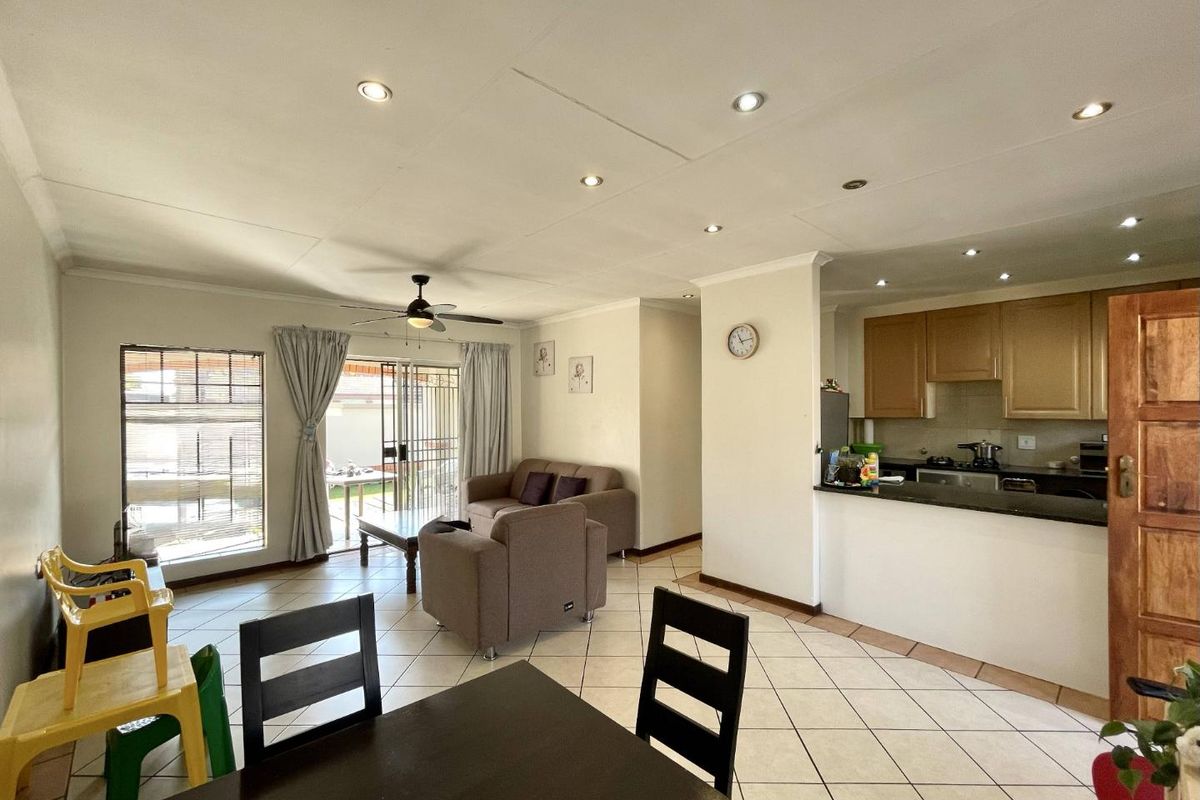 Enjoy Lifestyle & Security in This Eco Park 2-Bedroom Home - Photo 4