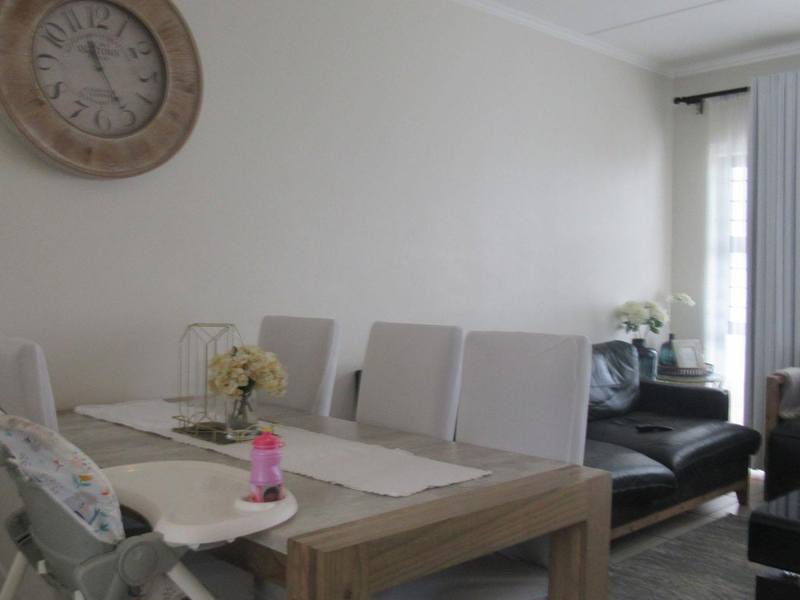 3-bedroom ground floor unit for sale - Photo 4