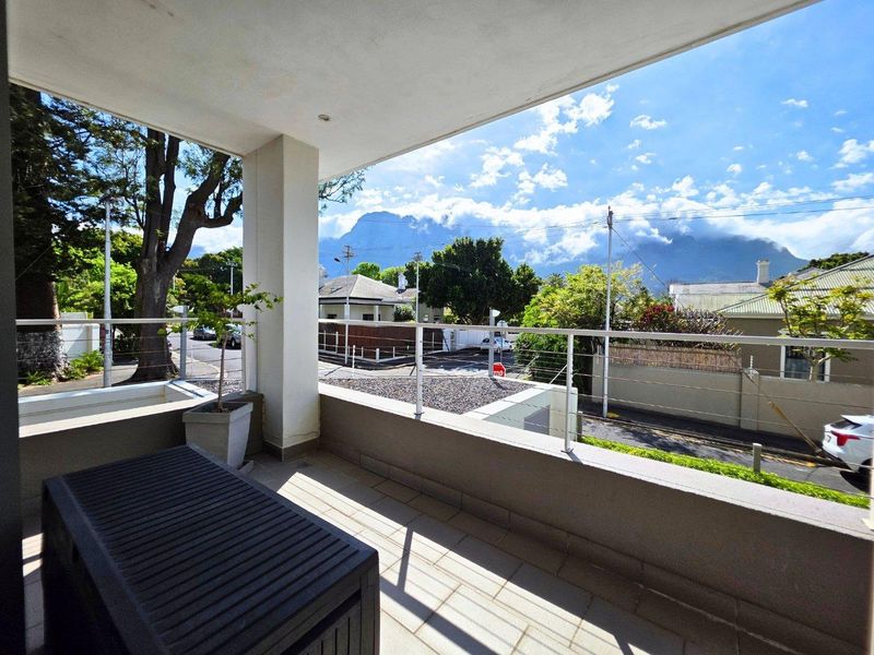 Modern 2-Bedroom Apartment with Magnificent Mountain Views - Photo 5